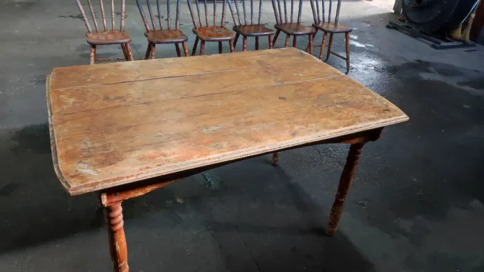 Mesa e cadeiras
