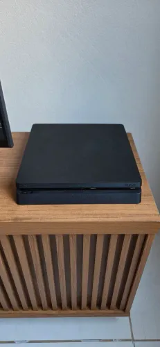 PS4 Slim 1Tb | 2 controles | 6 jogos mídia física