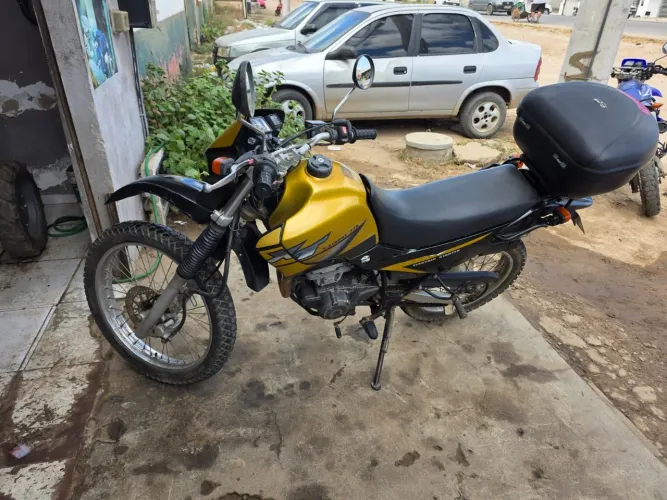 Yamaha xt 225 ano 2002 dourada