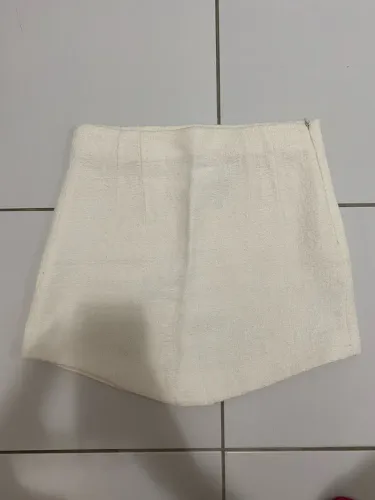 Mini saia off white da Zara