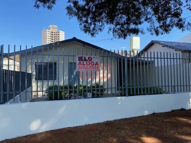 Casa de 3 quartos para alugar no Conjunto Borba Gato em Maringá com 2 vagas