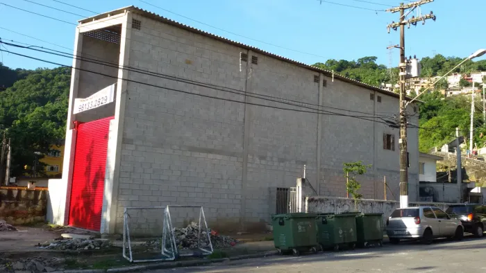 PARA RENDA ALUGADO POR R$ 7.000,00 - TERRENO DE ESQUINA 10 X 30 METROS COM GALPÃO ,MARAP