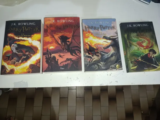 Alguns livros do Harry Potter