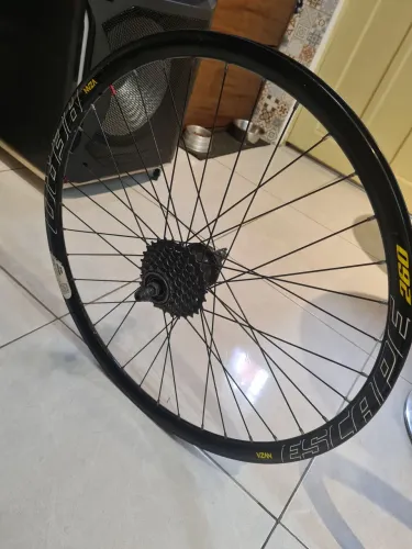 Aro 26 mtb com catraca cubo rolamentado para freio a disco catraca semi- nova 