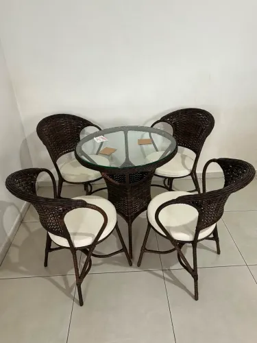 Mesa e cadeiras para sua casa