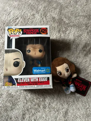 Funko pop Stranger Things Eleven with eggo + pelúcia (importada)