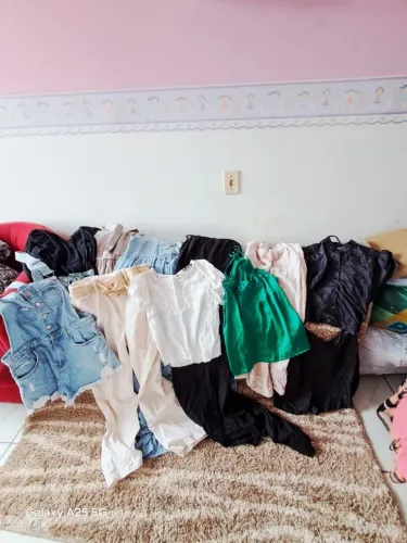 Lote de roupa para brechó 