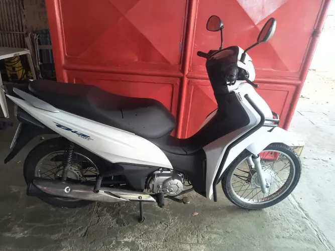 Leia o anúncio 6 Motos
