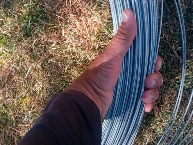 Arame liso para fazer cerca na roça