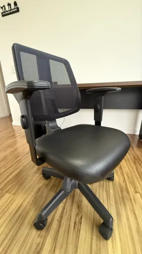 Conjunto Escritório Corporativo Completo - Mesa em L + 2 Cadeiras + Gaveteiro