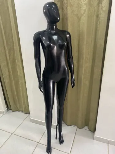 Manequim Slim Feminino de Plástico ( Está sem a base)