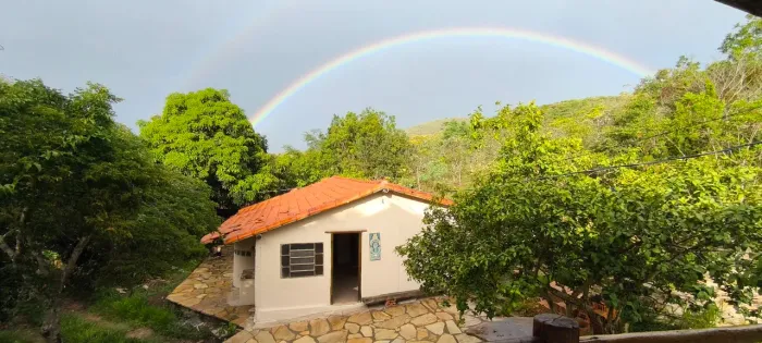 Alugo casa com 2 quartos. E 2 kitnet