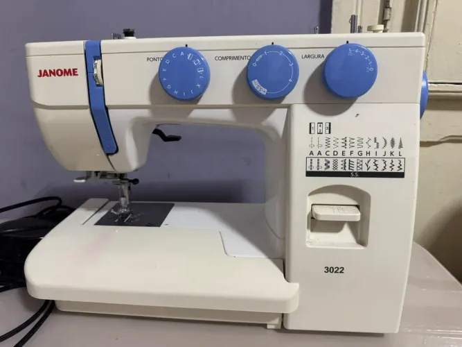 Vendo Máquina de Costura Janome 3022