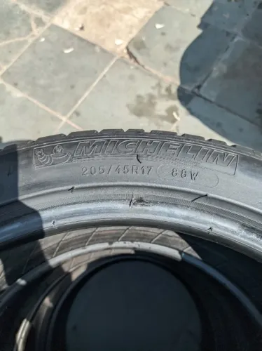 Jogo de 4 Pneus Michelin Primacy 3 - 205/45 R17