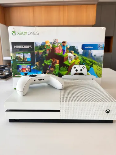 Xbox one S + dois controles originais