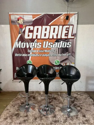 Jogo de 3 banquetas para balcão ou bistrô bem conservadas ((ENTREGO GRATIS))