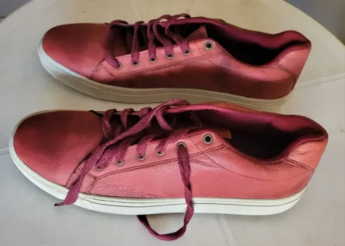Vende Sapatenis N°44 baratinho;