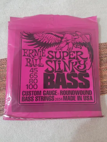 Cordas Ernie ball para baixo