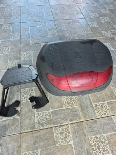 Bau 45 litros com suporte titan 160