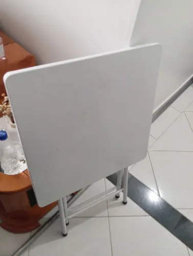 Mesa dobrável de metal