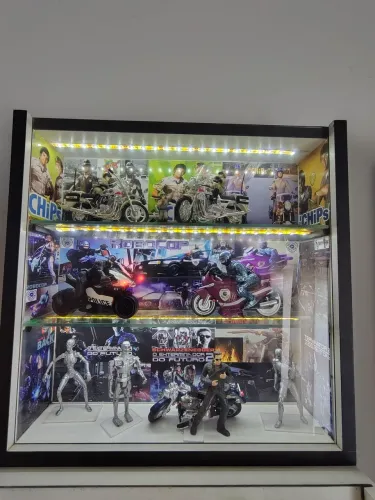 Diorama do Chips, Robocop e Exterminador do futurobcom iluminação e figuraso