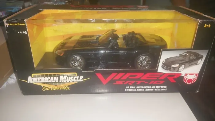doghe viper ertl na escala 1/18 novo na cx