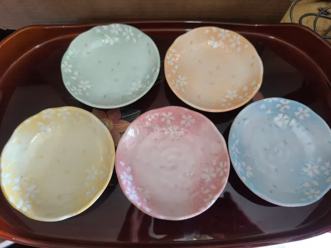 conjunto de pratos pequenos de porcelana estilo Mino-yaki