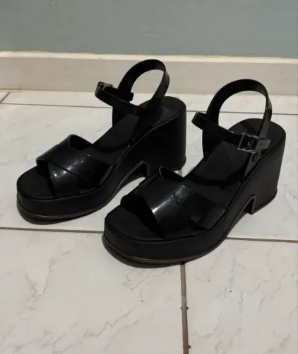 sandalia de salto 37
