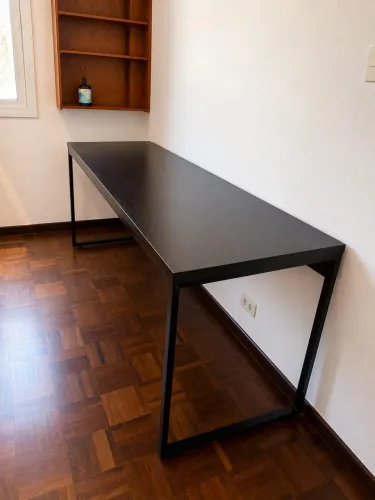 mesa de escritório/home office preta 1,80 m  moderna e espaçosa