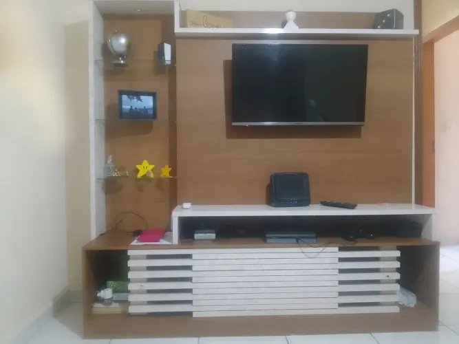 Rack com painel embutido 