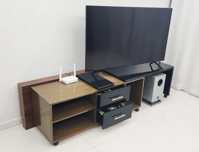 Rack para TV | Bicolor | 2 Gavetas | Lateral Articulada | Bom Estado