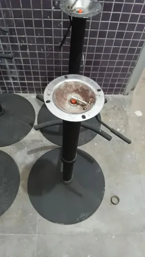 Suporte para banco de cozinha americana
