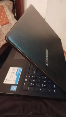 Notebook Samsung NP300E5M 15,6 pol 4GB Ram Processador Intel Celeron