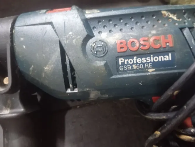 Vendo uma furadeira bosch 127 volts