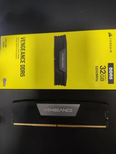 CORSAIR Memória Vengeance DDR5 RAM 32GB (1x32GB) 5200MHz CL40-40-40-77