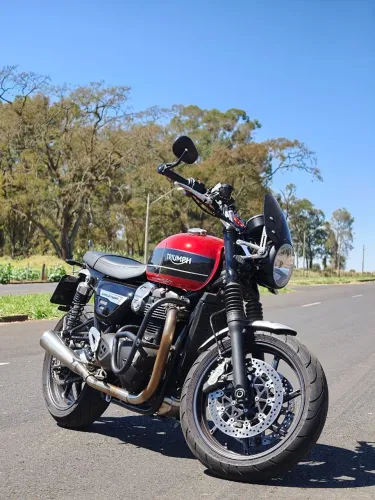 Triumph Speed Twin 1200 - Canhão