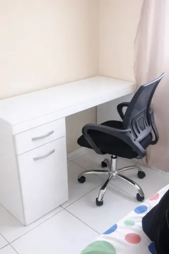 Escrivaninha e cadeira de escritório