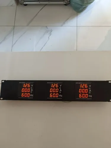 Painel de voltímetro amperímetro e frequencimetro 
