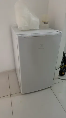 Vendo frigobar com 15 dias de uso do grande 122 litros!! Nota fiscal e garantia !!