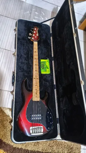 Music Man Sting Ray Sr5