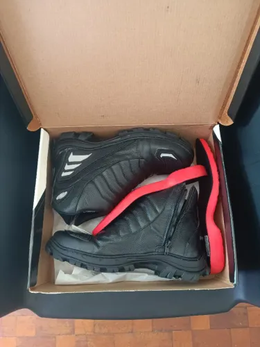 Bota para motociclista