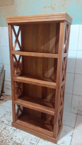 Fabrico móveis de madeir maciça