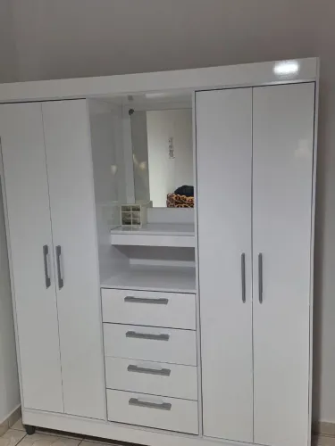 Guarda-roupa com Espelho 4 Portas 4 Gavetas Araplac Pequim