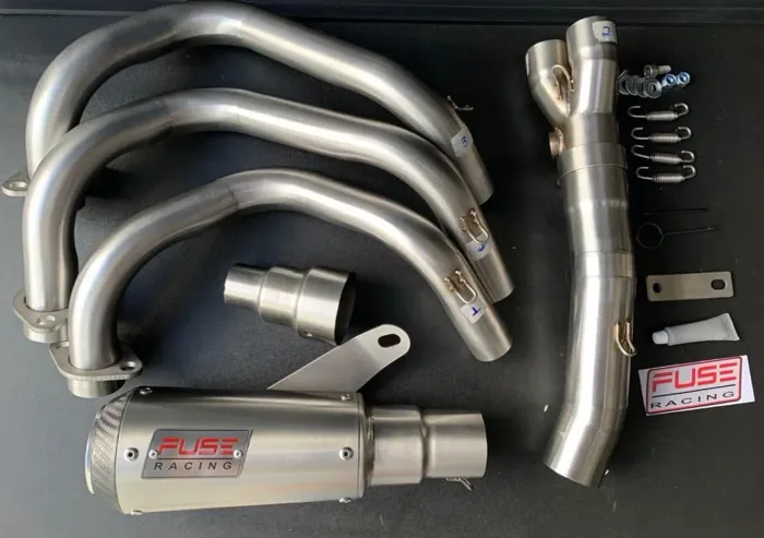 Vendo Escape Esportivo Formato Caracol para Yamaha Mt-09 ou similares de 3cc