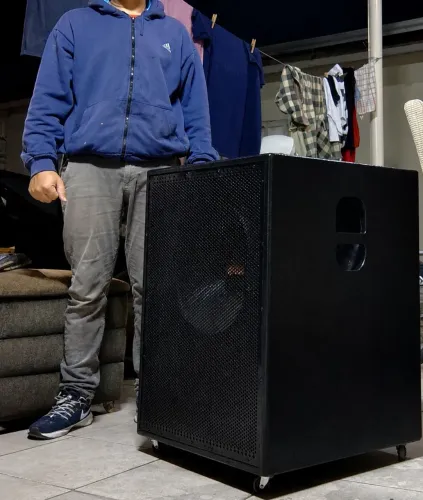 Subwoofer ativo 18" 1200 rms
