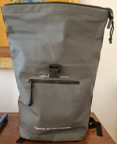 Mochila na cor Cinza - Nova sem uso.