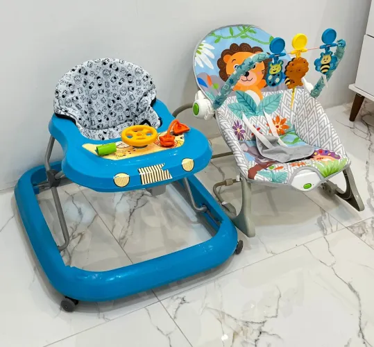 Vendo andador e cadeirinha de bebê