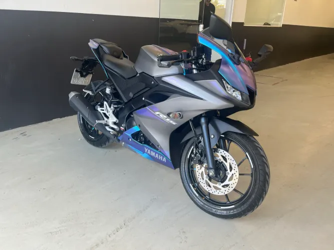 Yamaha R15 ABS 2025/2025 com apenas 11.051 km