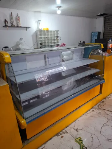Vendo balcão vitrine refrigerado com duas placas seminovos novo 2 metros para diversos seg
