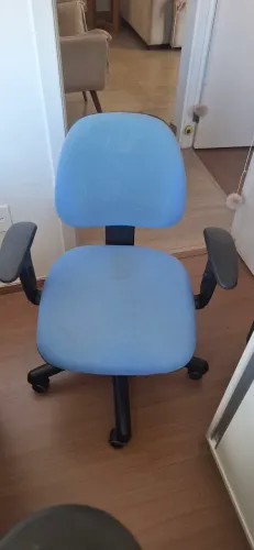 Cadeira Escritório - R$ 450,00